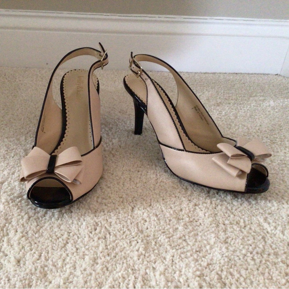Pretty light pink black trimmed shoes